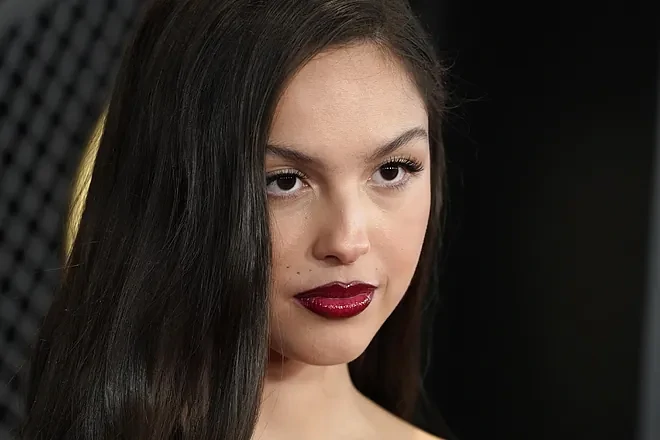 Olivia Rodrigo Falls Off Stage During Melbourne Concert