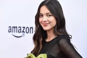 Olivia Rodrigo Falls Off Stage