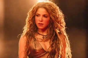 Shakira jokes about her concert fall
