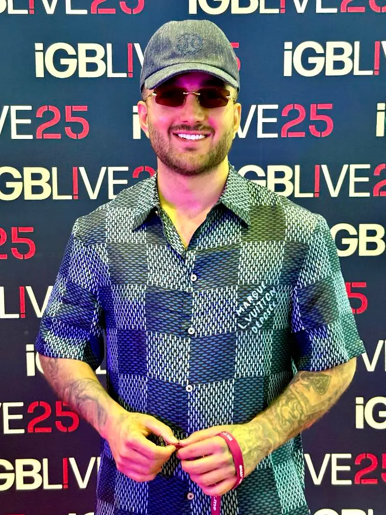 پدرام مختاری اینفلوئنسر